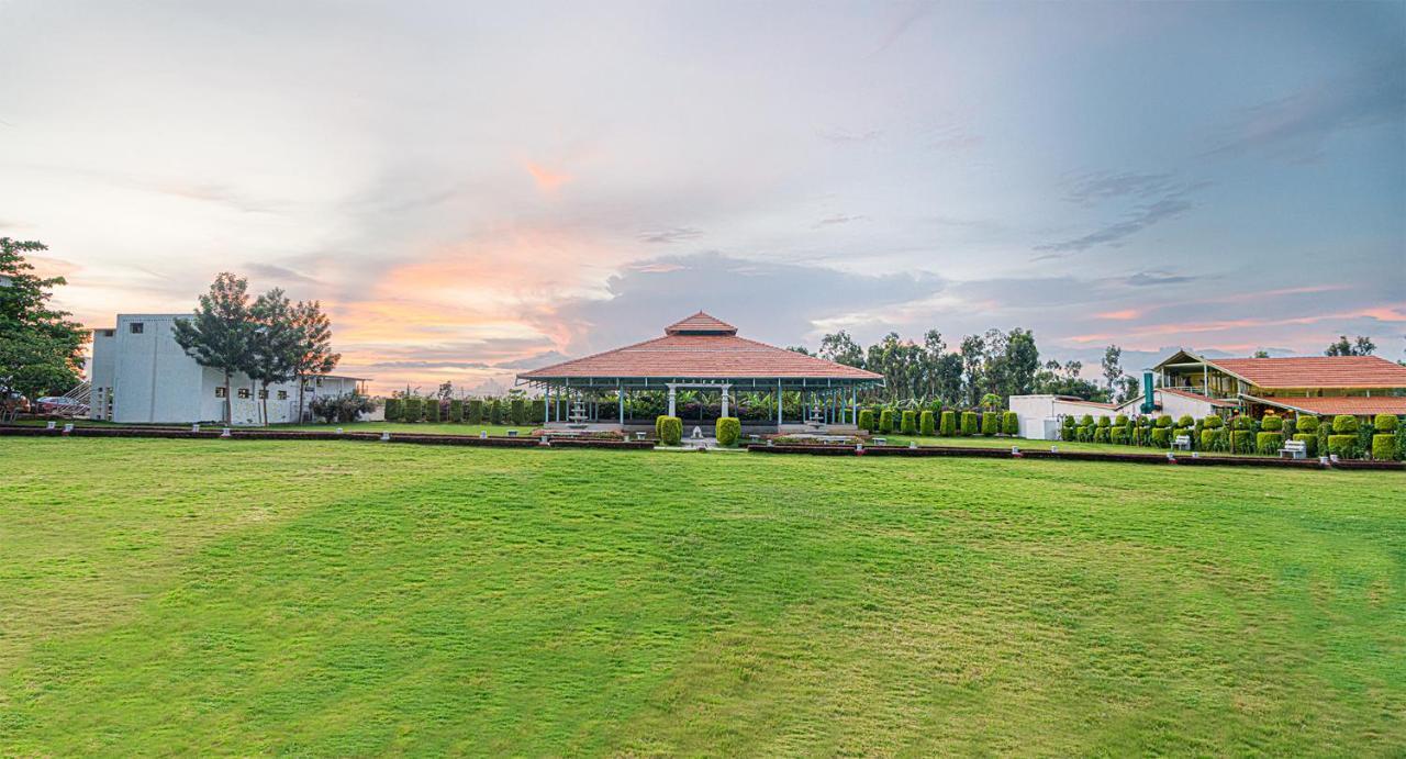 Fiestaa Resort N Events Venue Devanahalli Luaran gambar